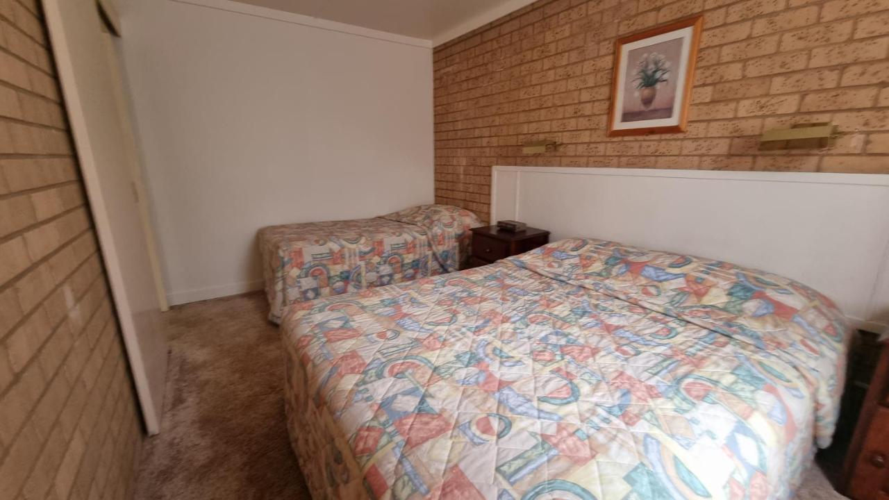 Lone Pine Motel Corowa Exteriör bild