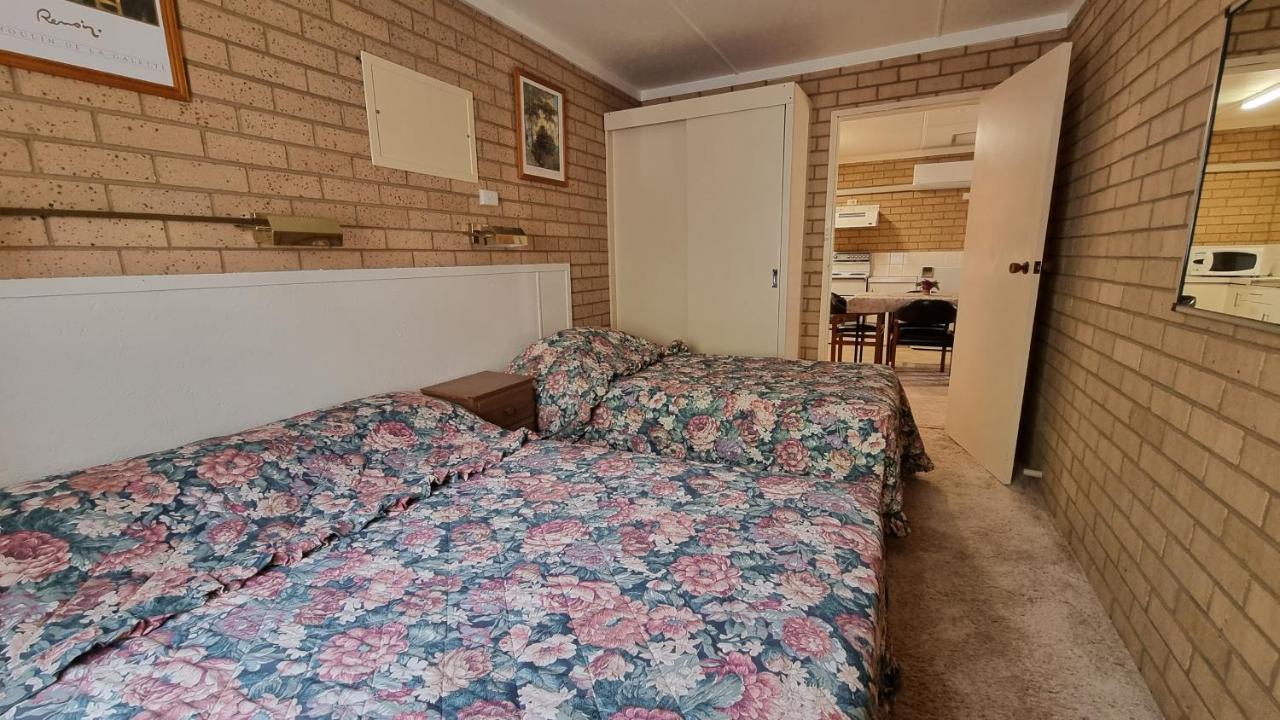 Lone Pine Motel Corowa Exteriör bild