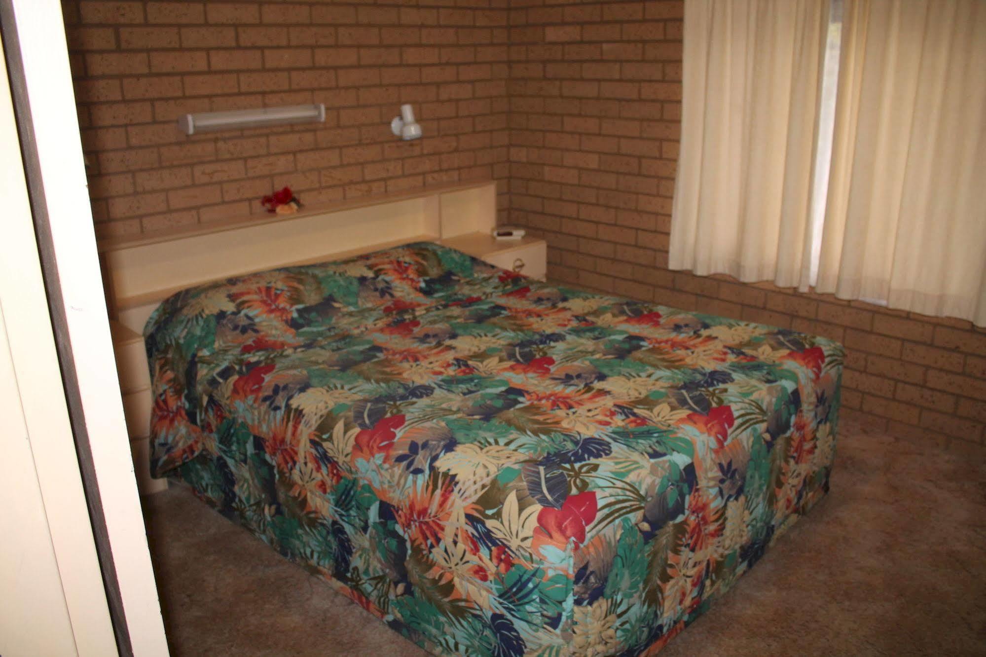 Lone Pine Motel Corowa Exteriör bild