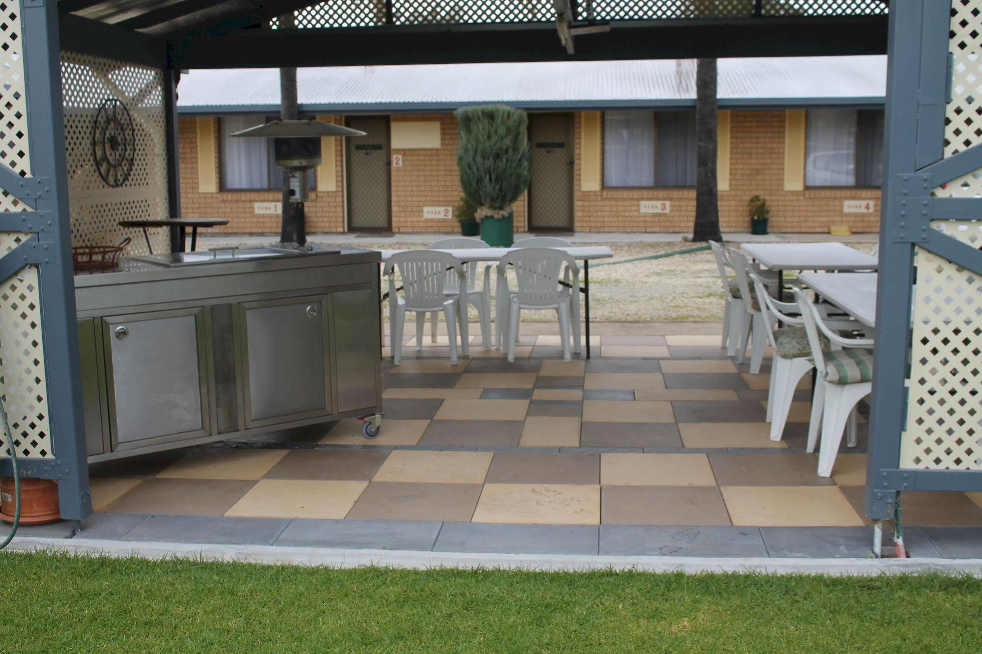 Lone Pine Motel Corowa Exteriör bild